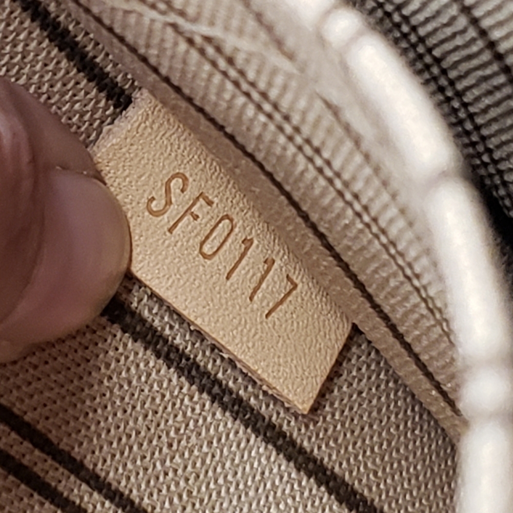 Authentic Louis Vuitton Neverfull Pochette Monogram Wristlet Clutch - Picture 13 of 14